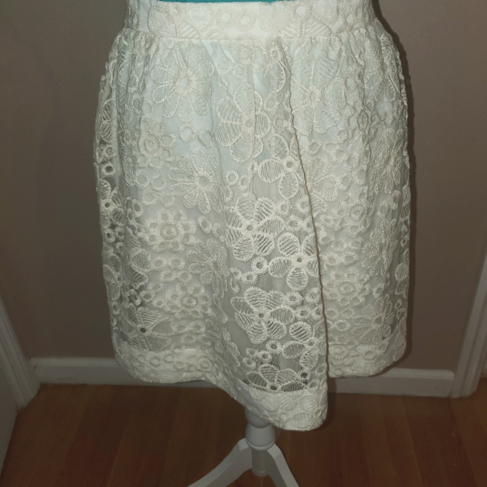 Adorable Lace Skirt Sz M